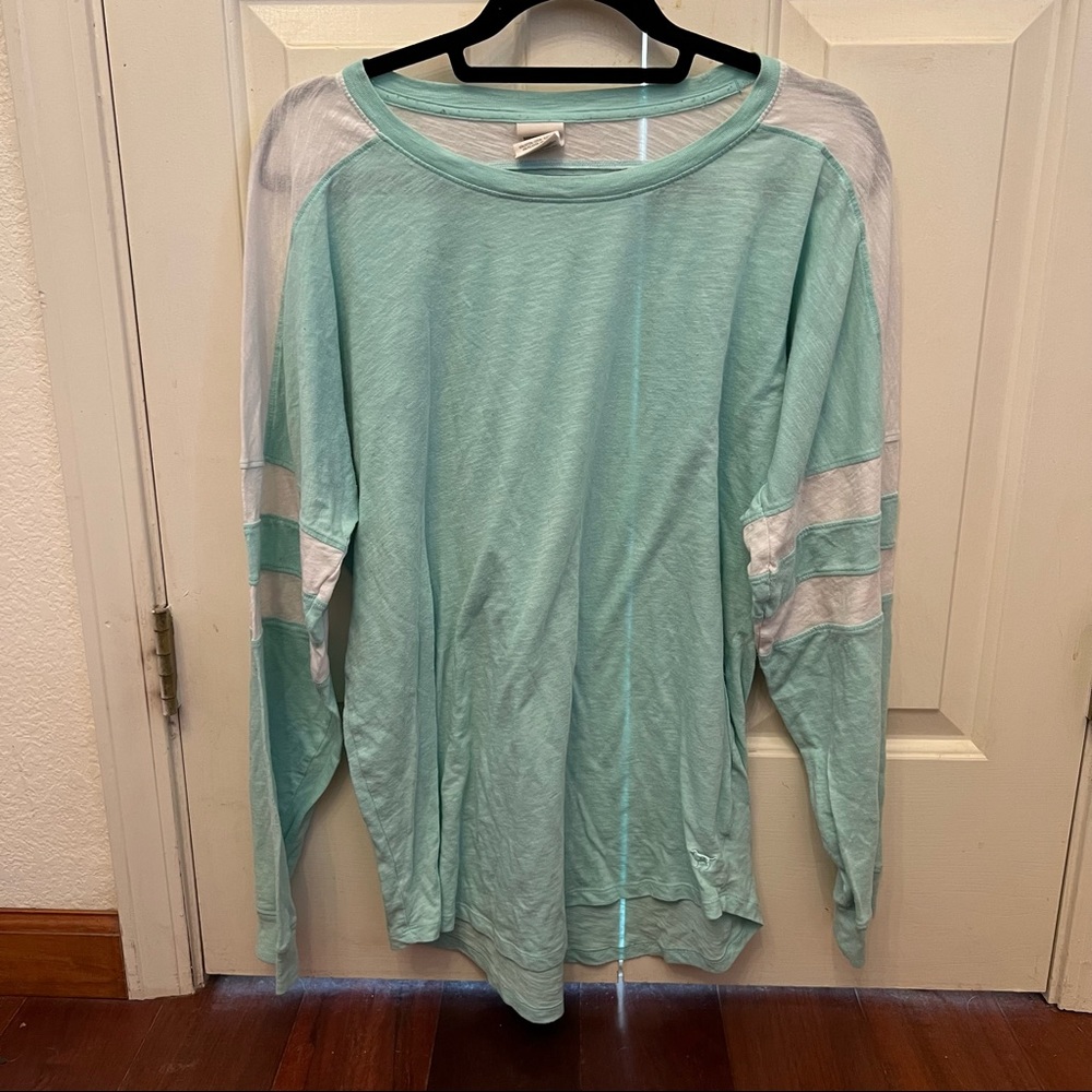 VS Pink long sleeve tee